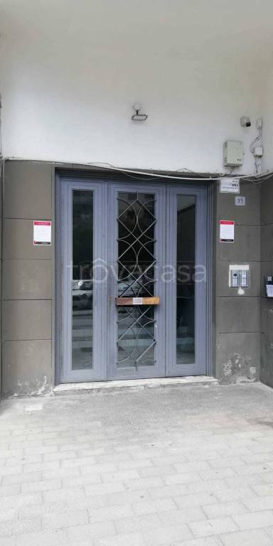 locale commerciale in vendita a Salerno in zona Torrione