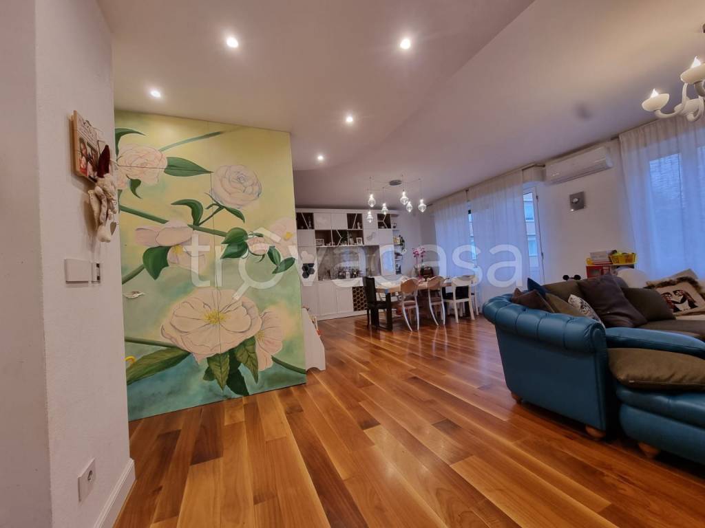 immagine annuncio 1 di 8