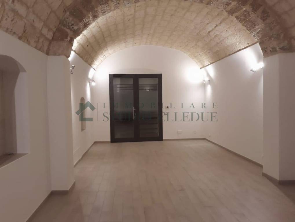 negozio in vendita a Bari in zona Libertà