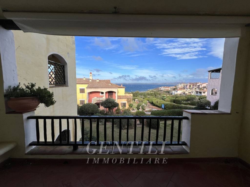 appartamento in vendita ad Arzachena in zona Baja Sardinia