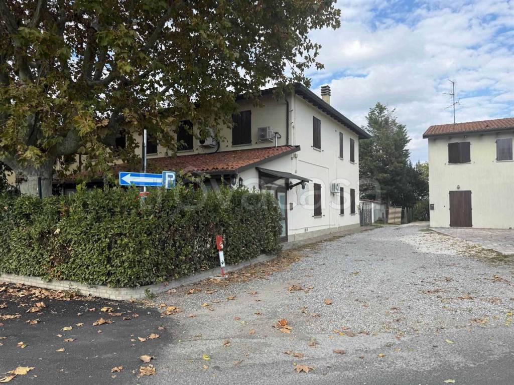 casa indipendente in vendita a Massa Lombarda in zona Villa Serraglio
