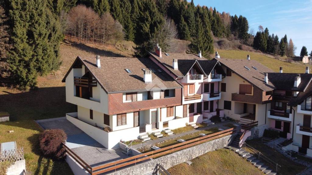 appartamento in vendita a Roana in zona Canove