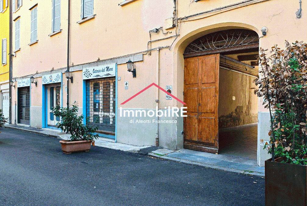 appartamento in vendita a Reggio nell'Emilia in zona Città Storica
