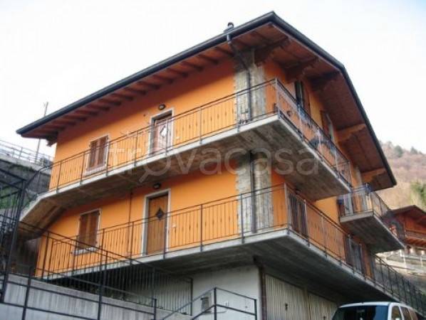 Appartamento in vendita ad Averara via Castello, 2