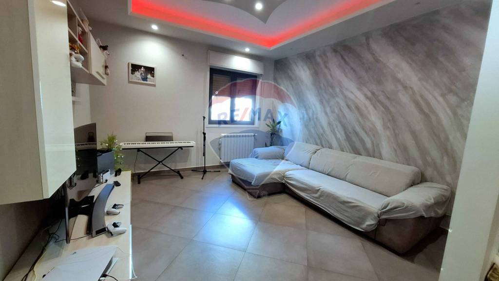 appartamento in vendita ad Aci Catena