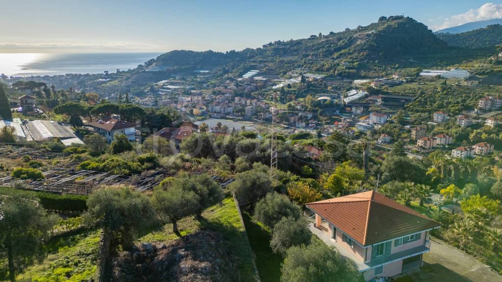 casa indipendente in vendita a Bordighera