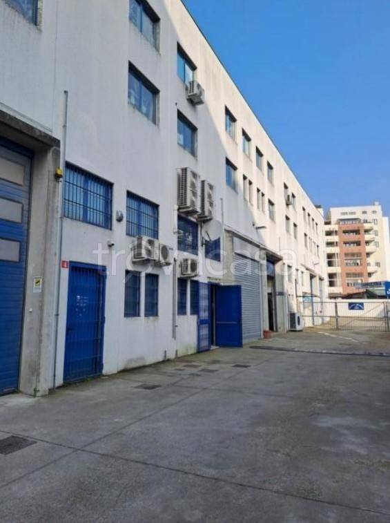 negozio in vendita a Milano in zona Niguarda