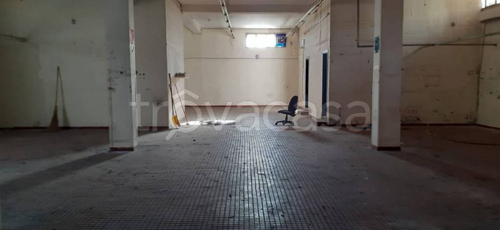 locale commerciale in affitto a Casoria