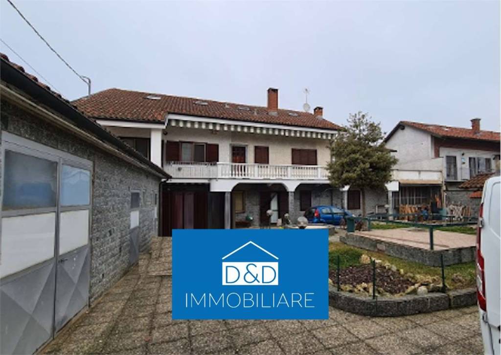 casa indipendente in vendita a Carignano