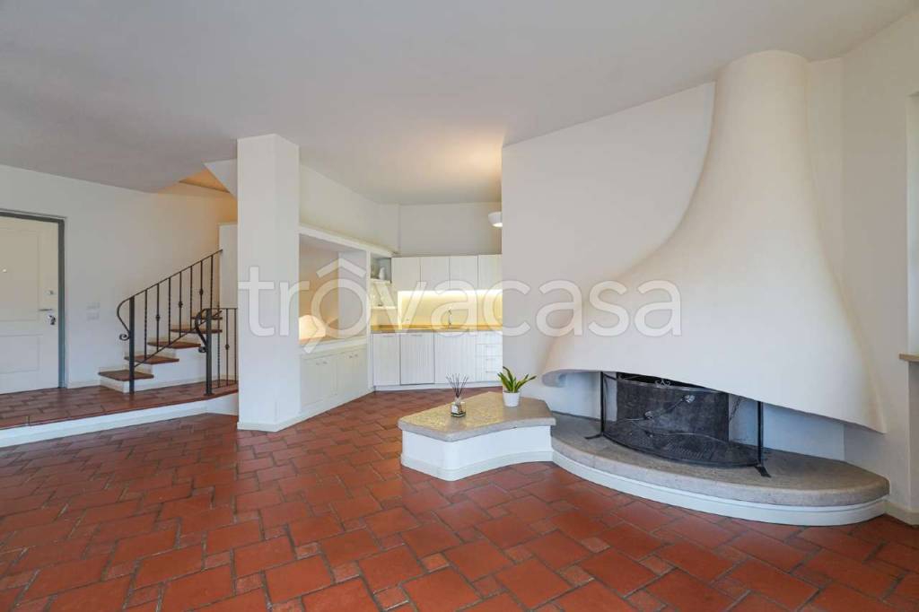 casa indipendente in vendita a Curno