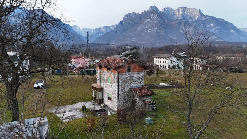 casa indipendente in vendita a Sedico in zona Roe Alte