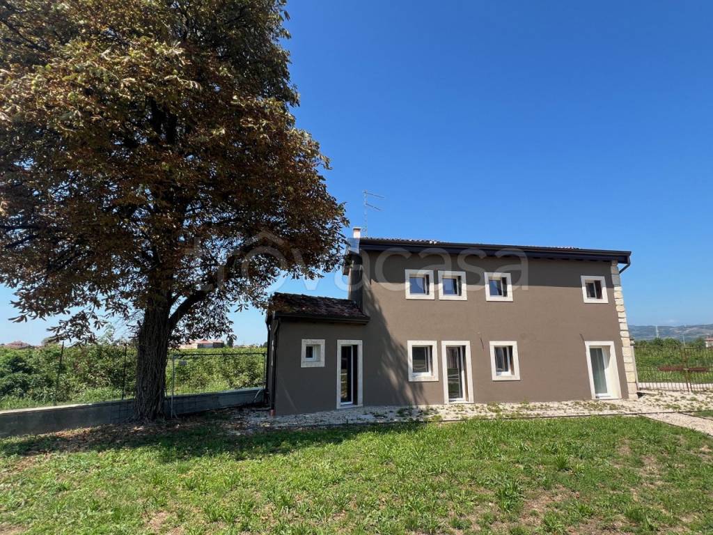 casa indipendente in vendita a Lonigo in zona Almisano