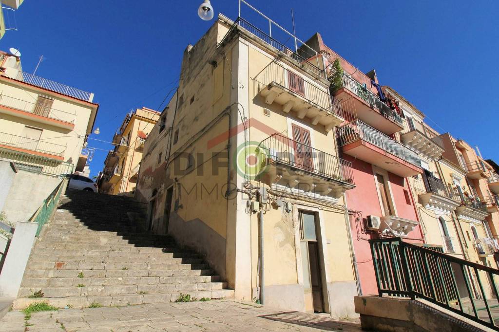 casa indipendente in vendita a Ragusa in zona Ragusa Centro