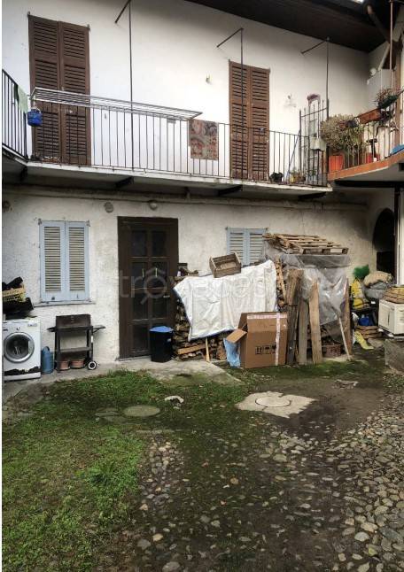 appartamento in vendita a Caronno Varesino