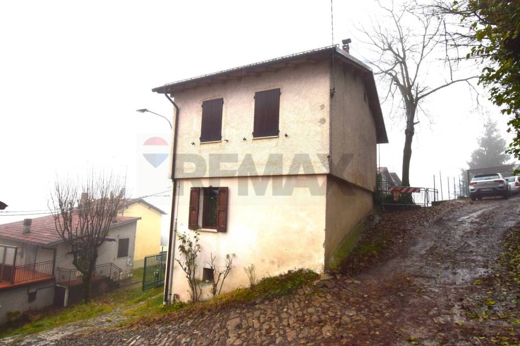 casa indipendente in vendita a Tizzano Val Parma in zona Moragnano