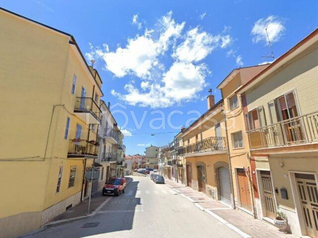 locale commerciale in vendita a Celenza Valfortore