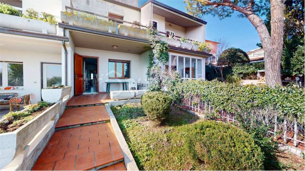 casa indipendente in vendita a Numana in zona Svarchi