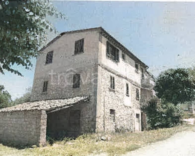 locale commerciale in vendita ad Alviano