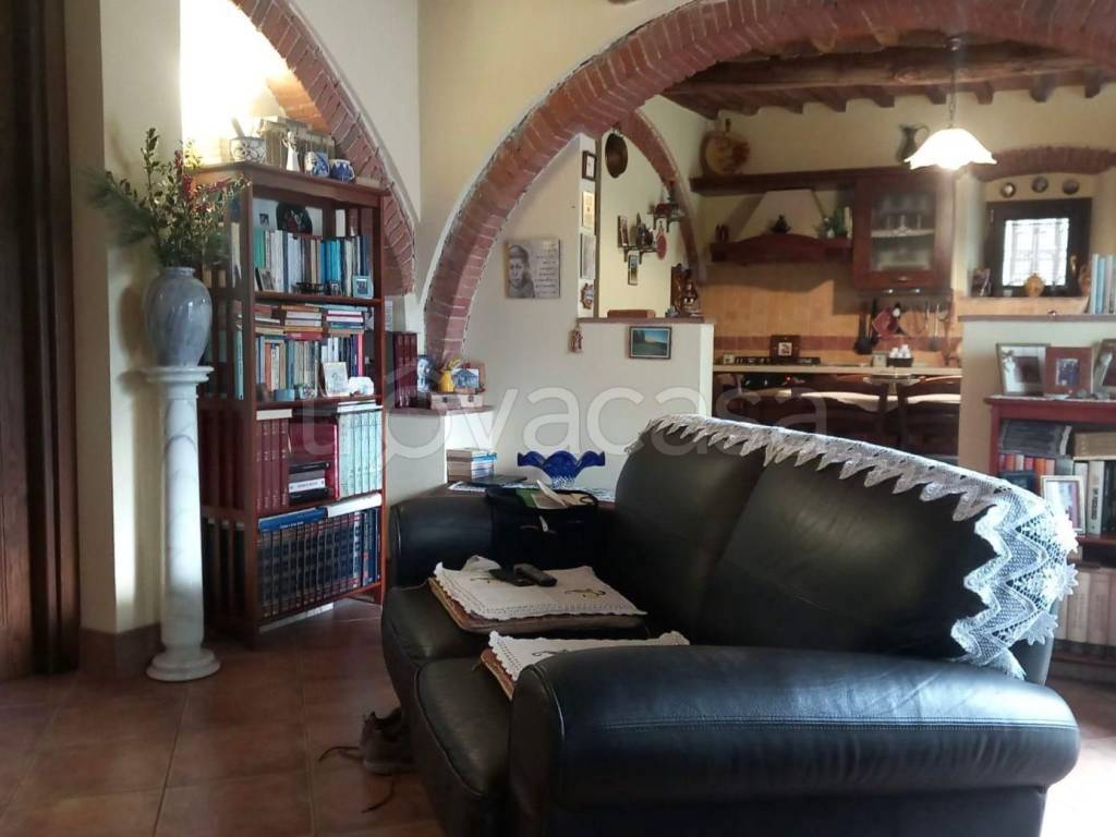 casa indipendente in vendita a Carrara in zona Stabbio