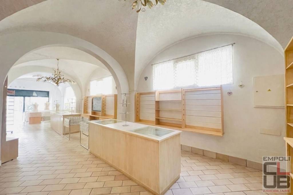 locale commerciale in vendita ad Empoli in zona Centro Storico