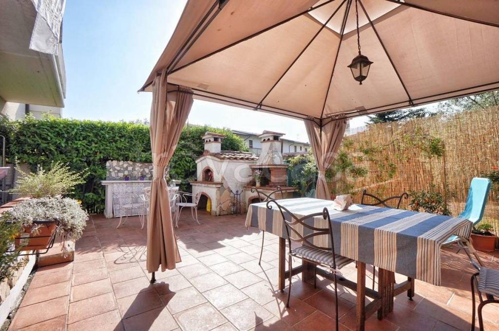 casa indipendente in vendita a Massa in zona Marina di Massa