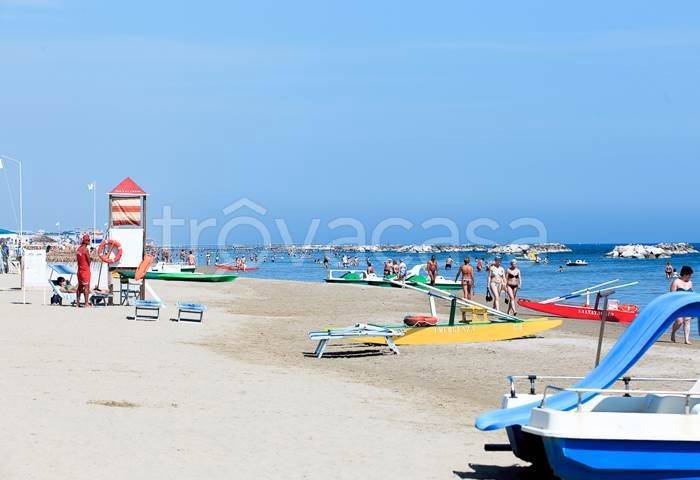 negozio in vendita a Rimini in zona Torre Pedrera