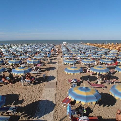 negozio in vendita a Rimini in zona Miramare di Rimini