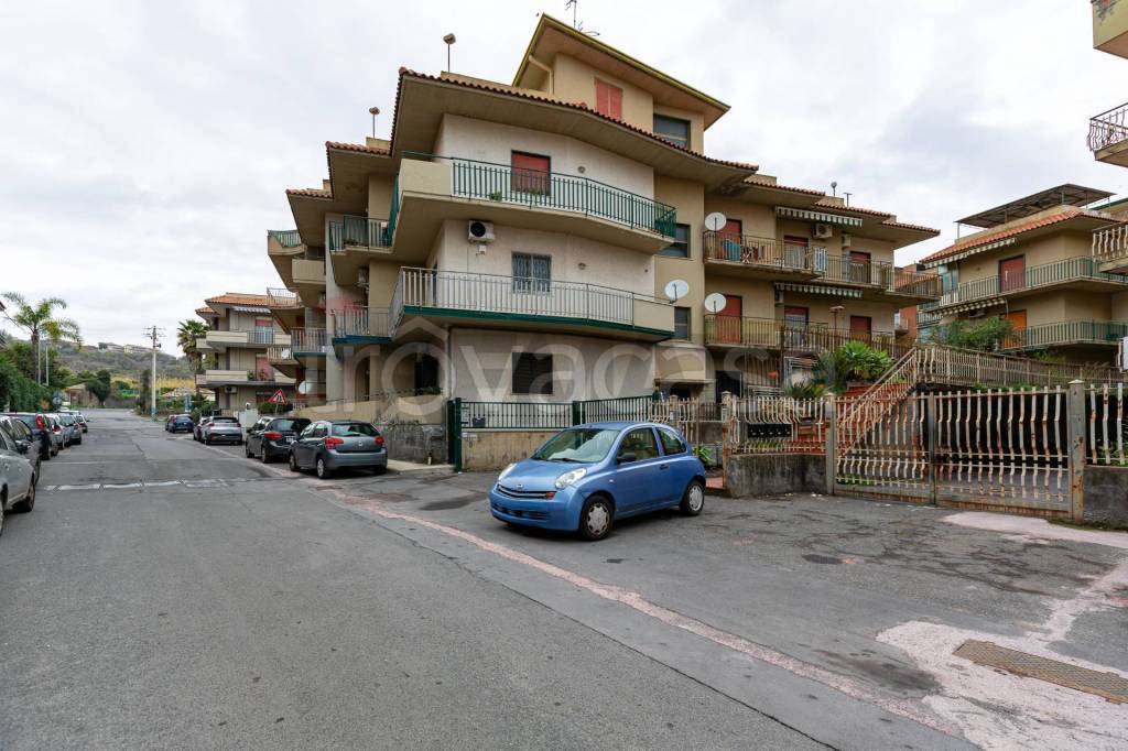 appartamento in vendita ad Aci Catena in zona San Nicolò