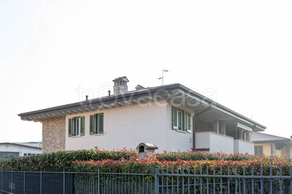 appartamento in vendita a Lomagna