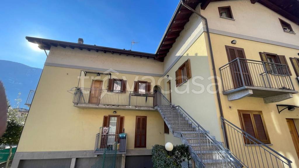 appartamento in vendita a Morbegno in zona Campovico