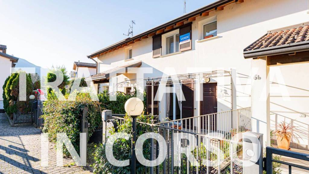 casa indipendente in vendita a Colico in zona Villatico