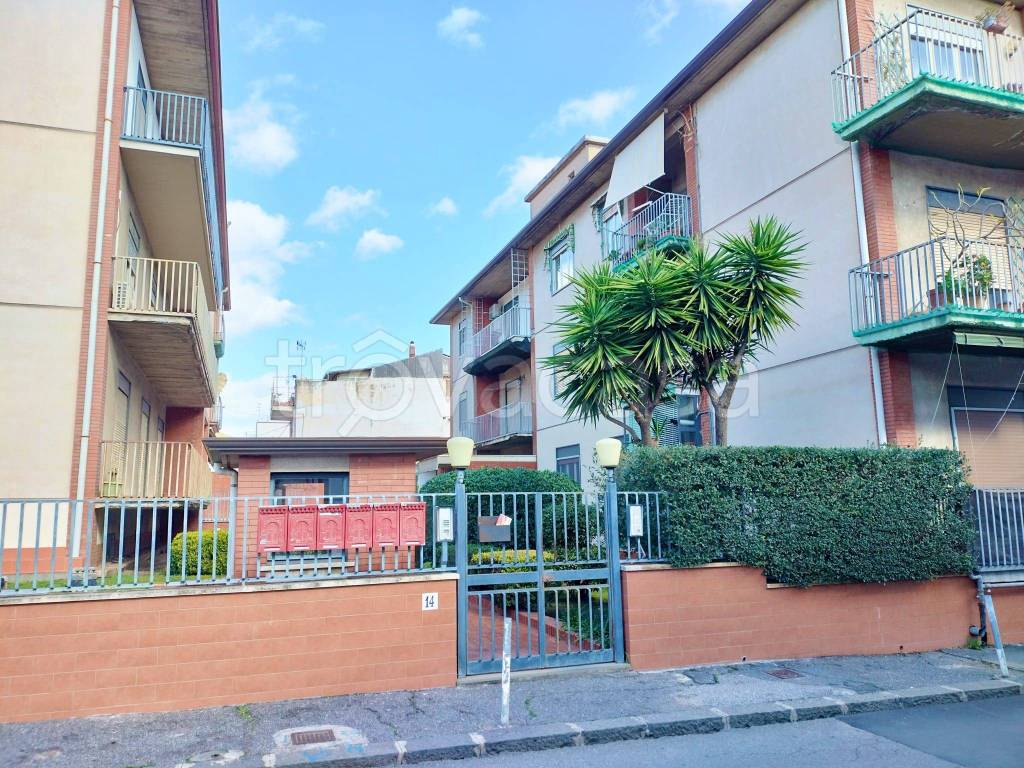 appartamento in vendita ad Aci Castello
