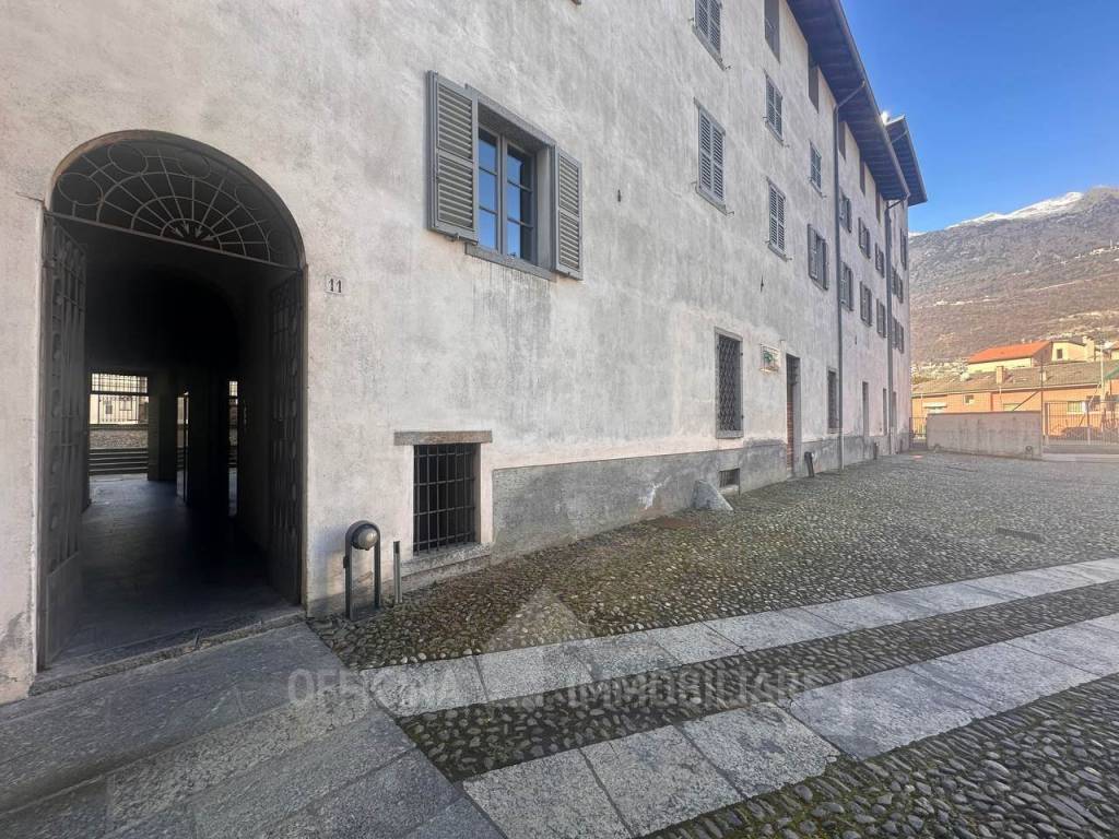 negozio in vendita a Morbegno in zona Valle