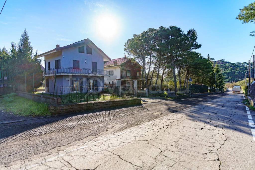 casa indipendente in vendita a Nicolosi