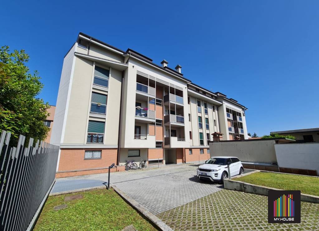 appartamento in vendita a Gallarate in zona Cascinetta