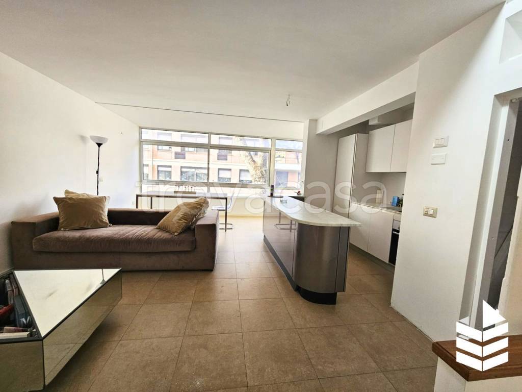 appartamento in vendita a Roma in zona Tomba di Nerone