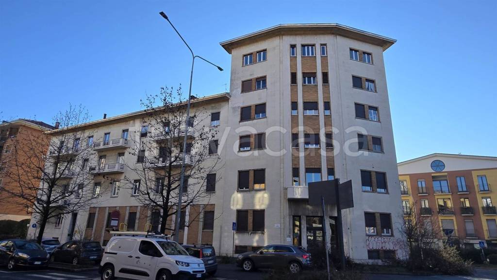 appartamento in vendita a Biella in zona Viale Roma