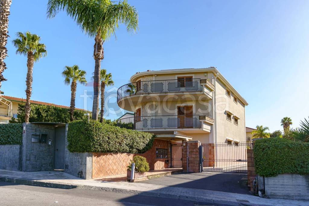 appartamento in vendita a Tremestieri Etneo