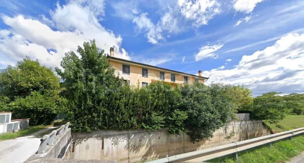 casa indipendente in vendita a Pietrasanta in zona Traversagna