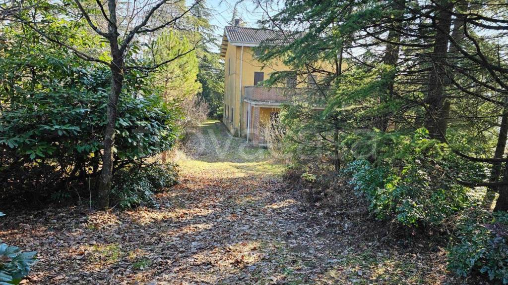 casa indipendente in vendita ad Alta Val Tidone in zona Nibbiano