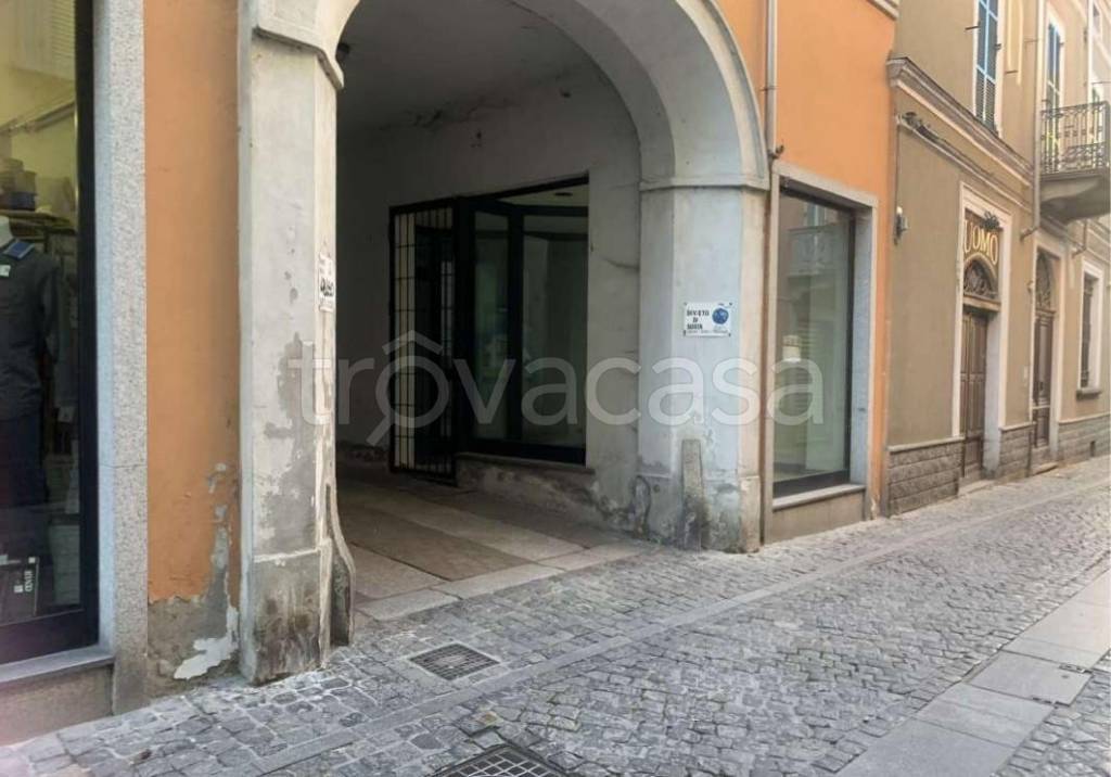 negozio in vendita a Valenza