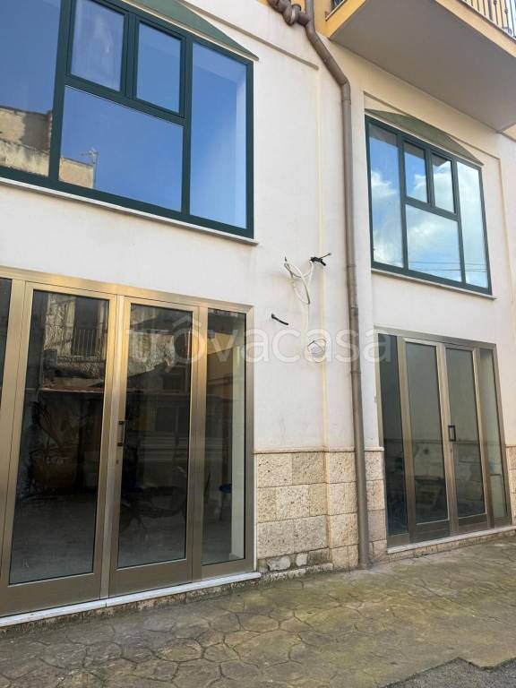 negozio in vendita a Palermo in zona Politeama