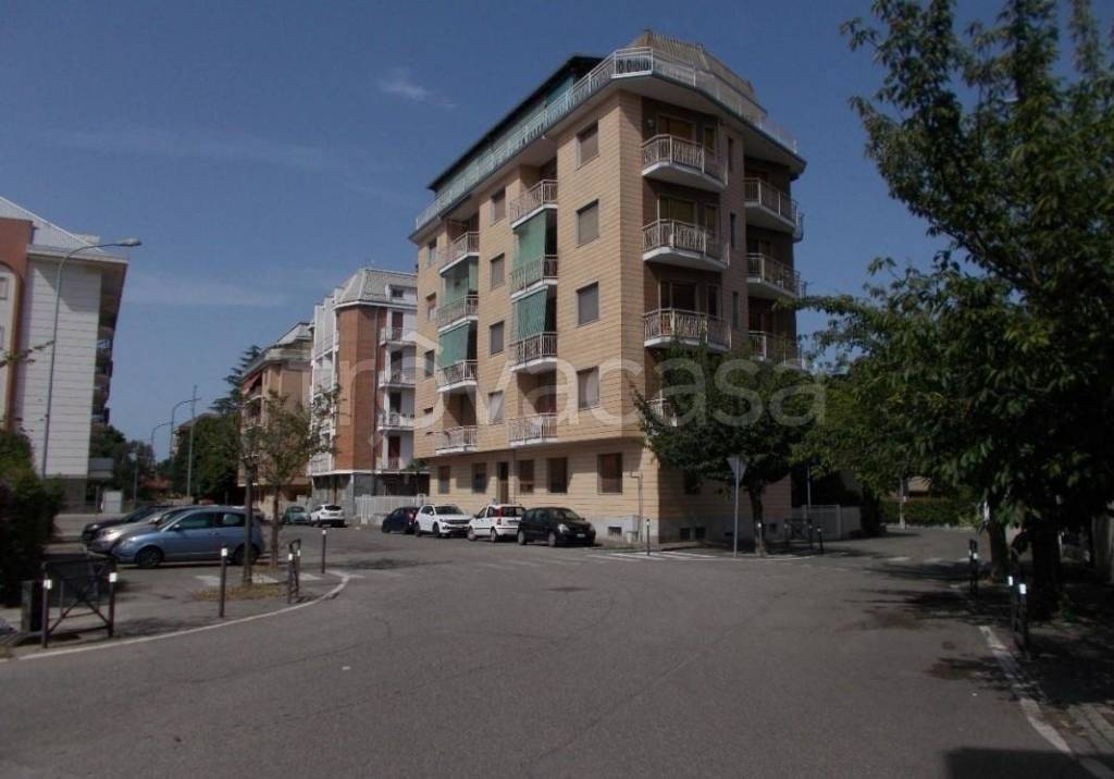 negozio in vendita a Valenza