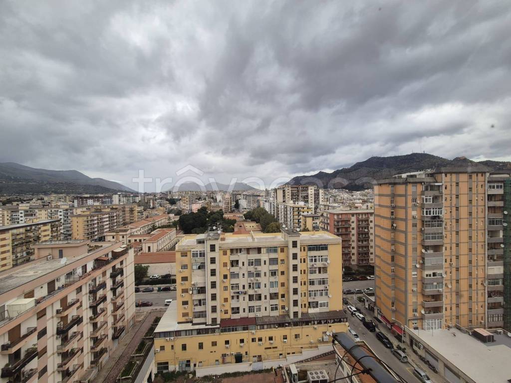 appartamento in vendita a Palermo in zona Malaspina/Palagonia