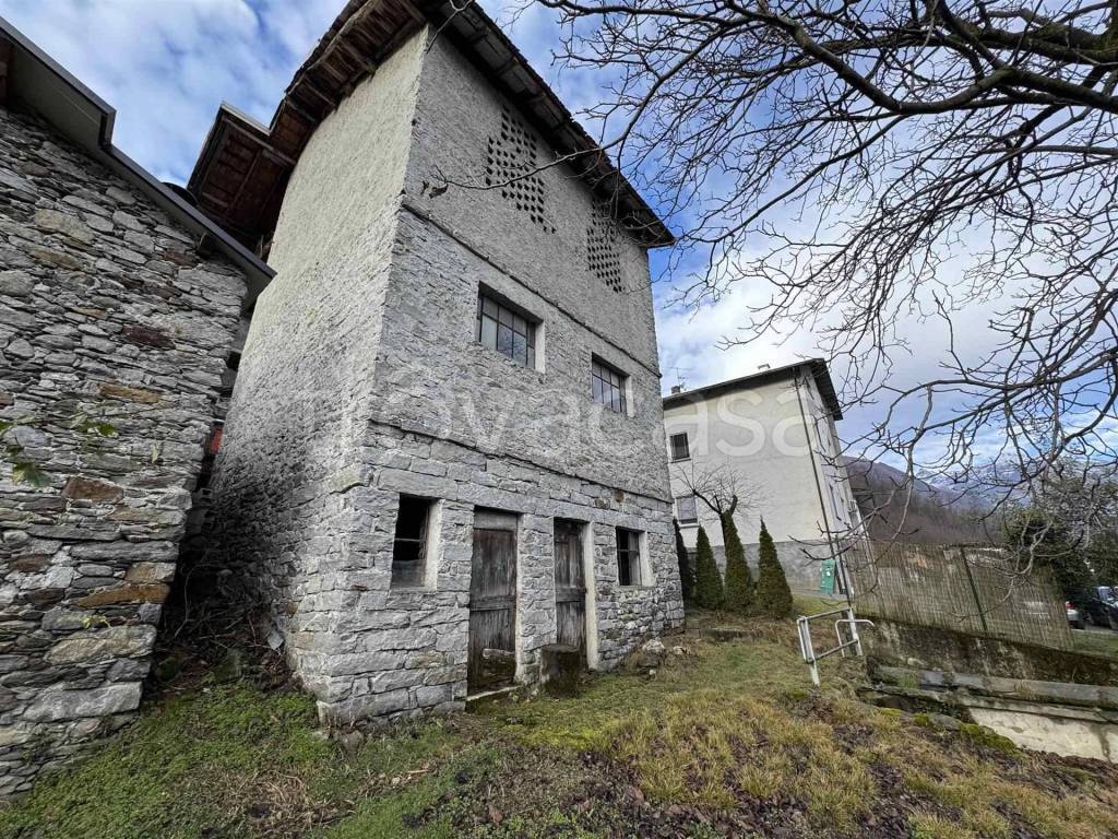 casa indipendente in vendita a Samolaco
