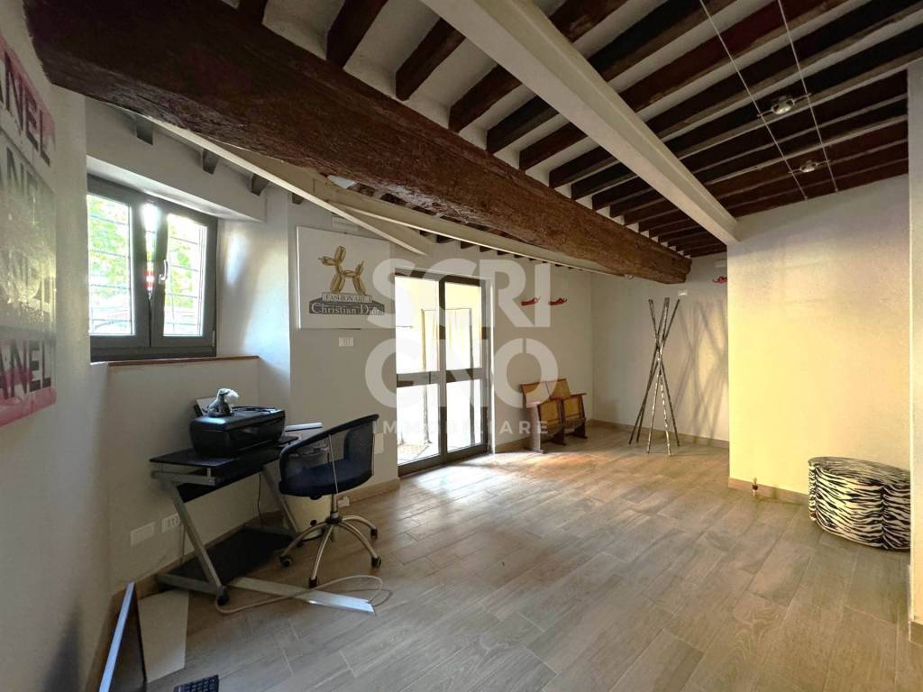 negozio in affitto a Pistoia in zona Centro Città