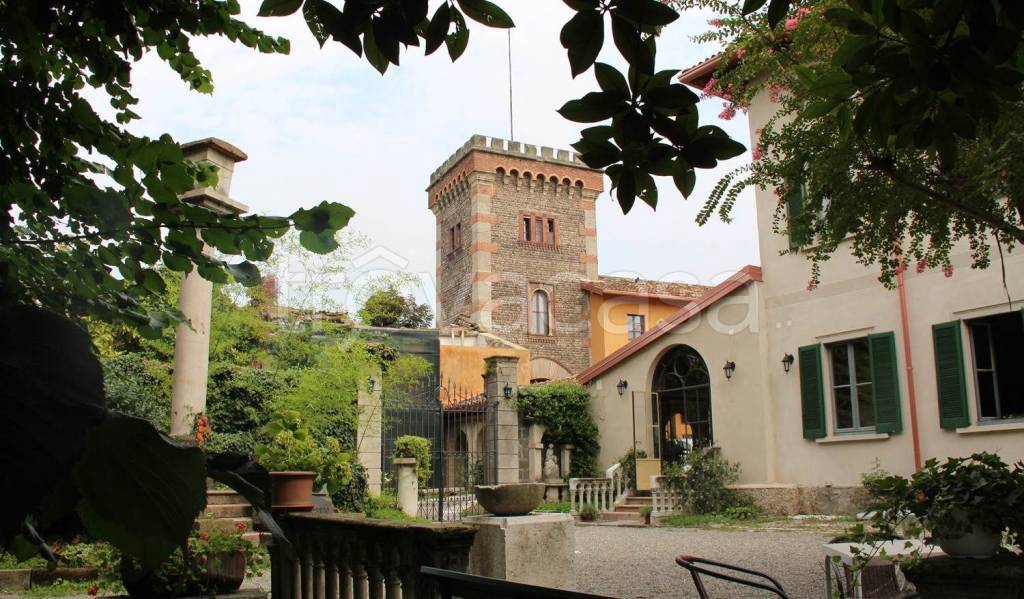 negozio in vendita a Cassano d'Adda