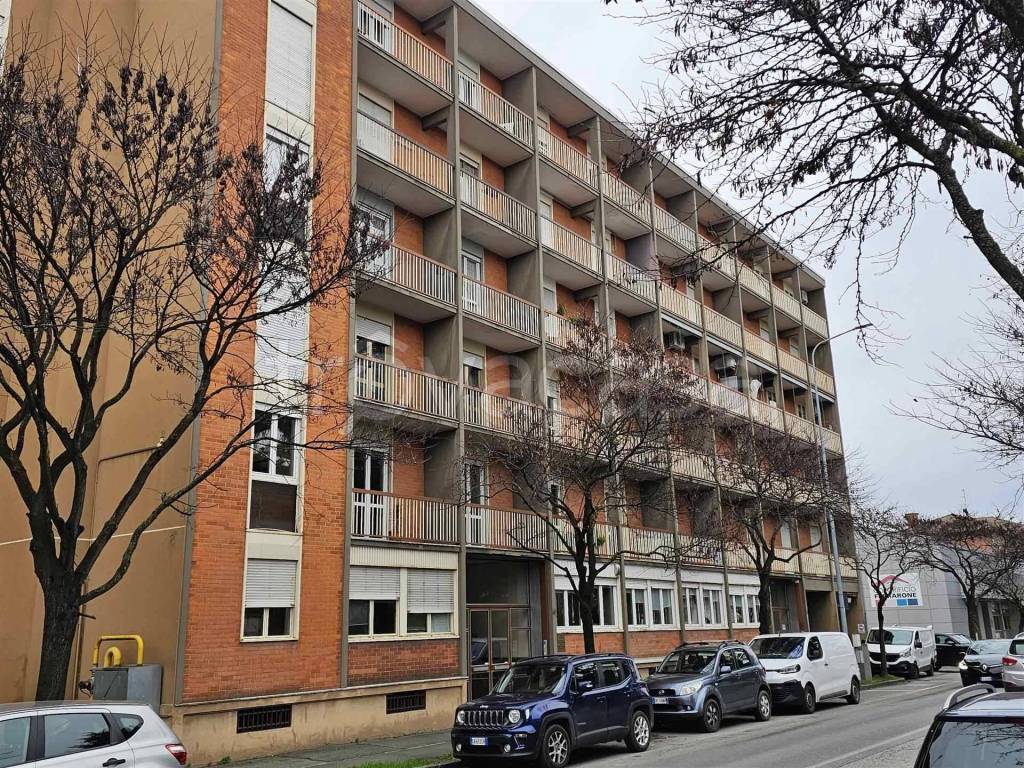 appartamento in vendita a Biella in zona Viale Macallè