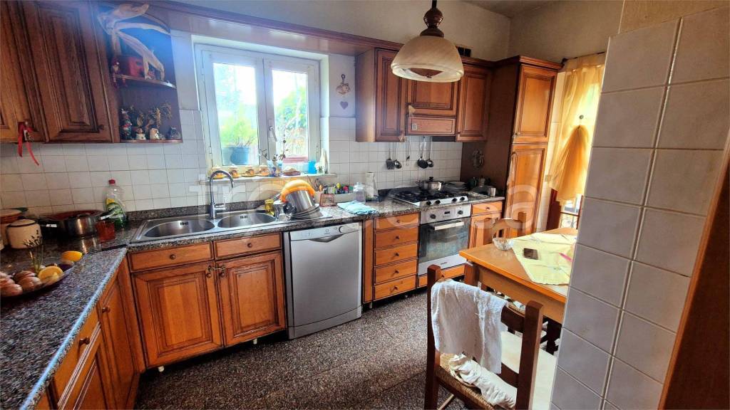 casa indipendente in vendita a Luni in zona Dogana