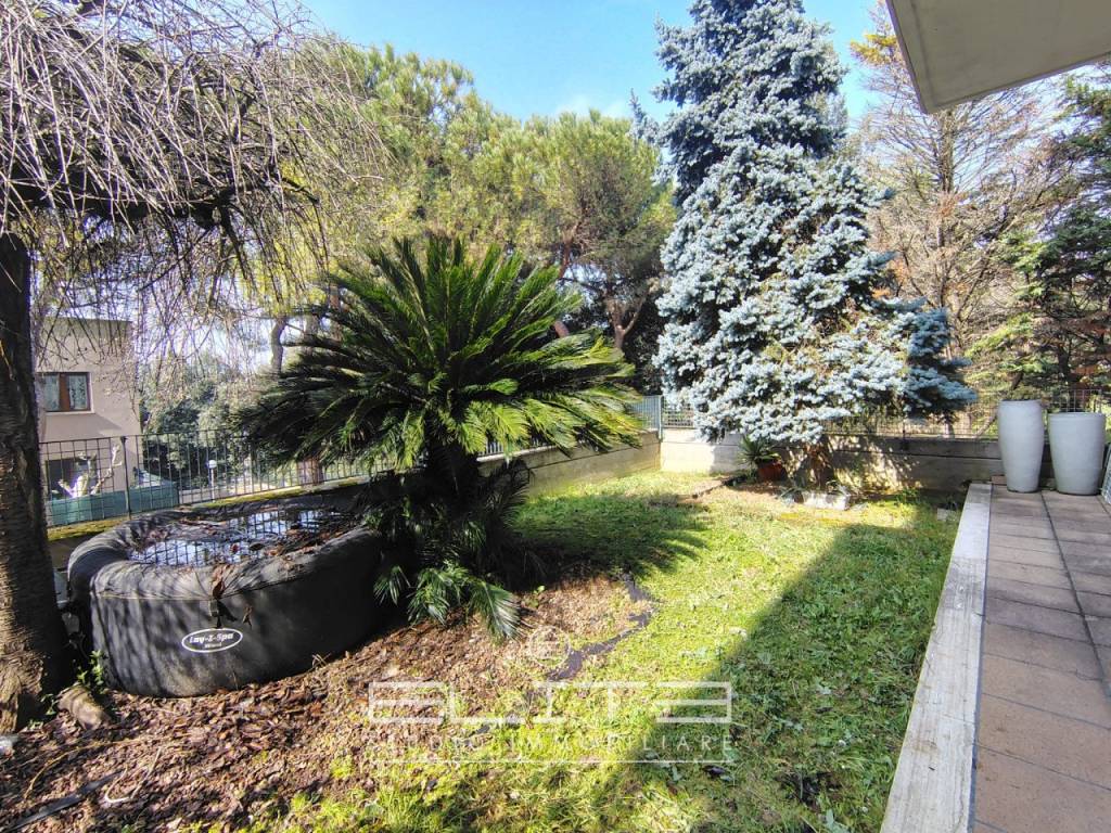 appartamento in affitto ad Ancona in zona Varano